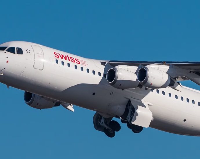 why-did-british-aerospace-build-the-bae-146-with-4-engines?