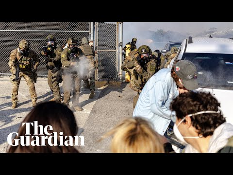 ice-agents-use-tear-gas-on-protesters-outside-chicago-ice-facility