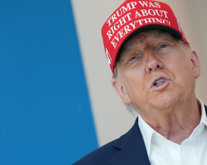 lopez:-if-he-ever-gets-his-job-back,-i-have-just-the-hat-for-jimmy-kimmel,-thanks-to-the-traitor