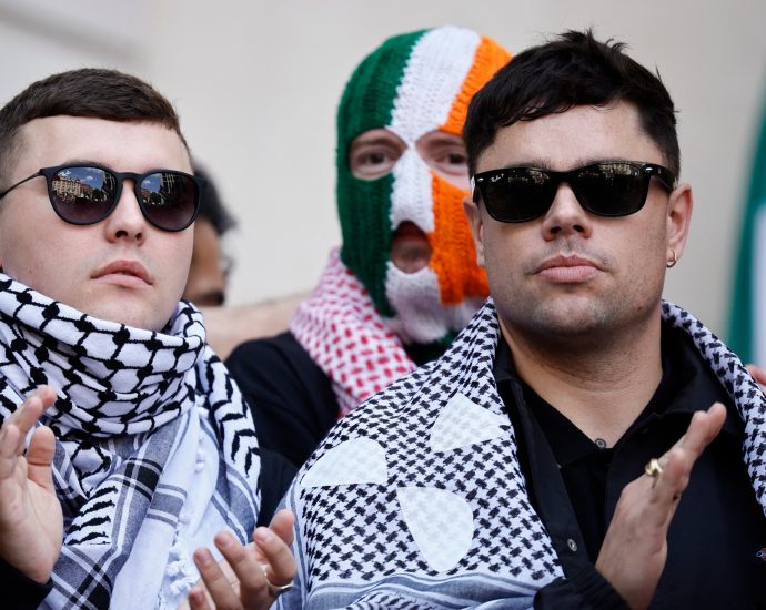 irish-band-kneecap-says-canada-ban-aims-to-‘silence-opposition-to-genocide’