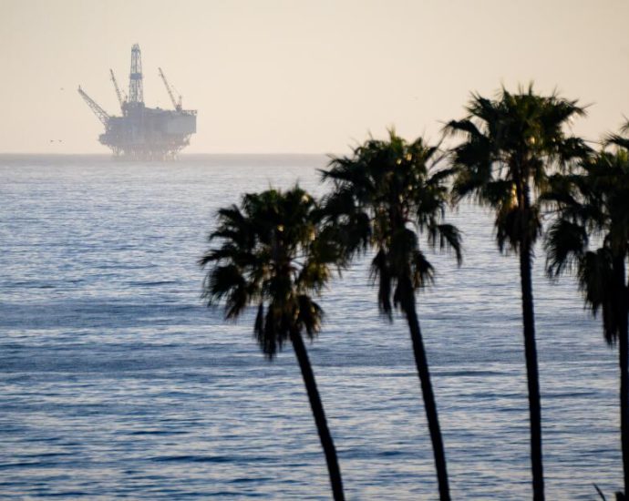 newsom-signs-california-climate-package-aimed-at-lowering-gas-and-utility-costs