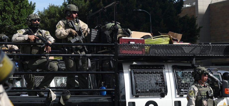 california-bans-most-law-enforcement-officers-from-wearing-masks-during-operations