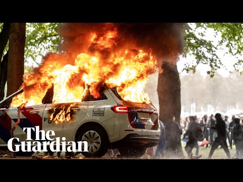 police-use-water-cannon-at-rightwing-demonstration-in-the-netherlands