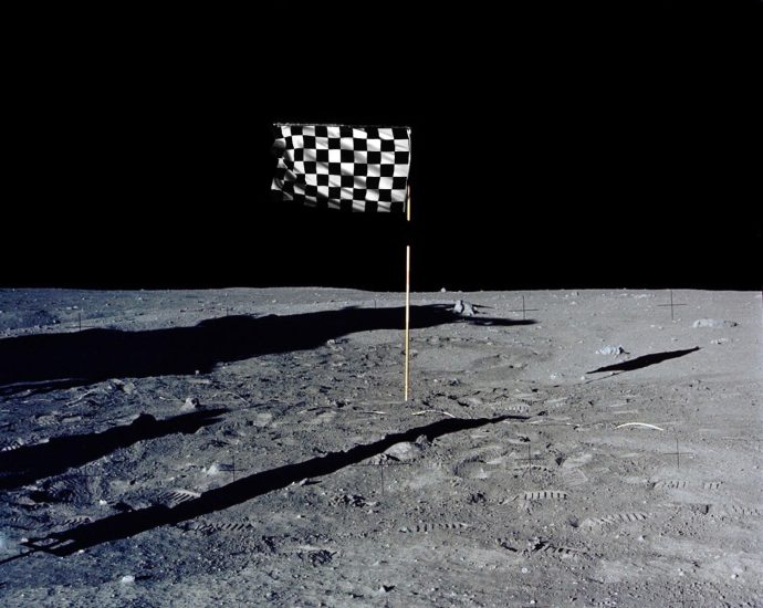 in-a-race-back-to-the-moon,-us.-and-china-see-a-fast-approaching-finish-line