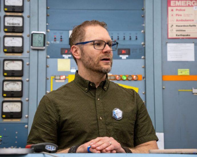 nicholas-spada-spent-months-analyzing-smoke-from-the-la-fires-he-thinks-people-have-a-right-to-know,-and-‘air-is-everything.’