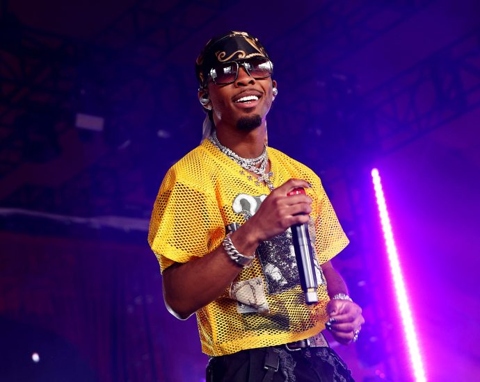 singer-d4vd-cancels-us,-europe-tours-amid-investigation-into-teen’s-death