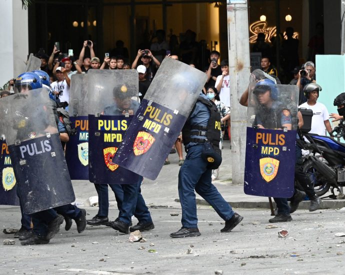 mass-protests-erupt-in-manila-over-flood-control-corruption