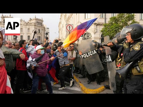 police-crack-down-on-young-demonstrators-marching-in-peru-capital