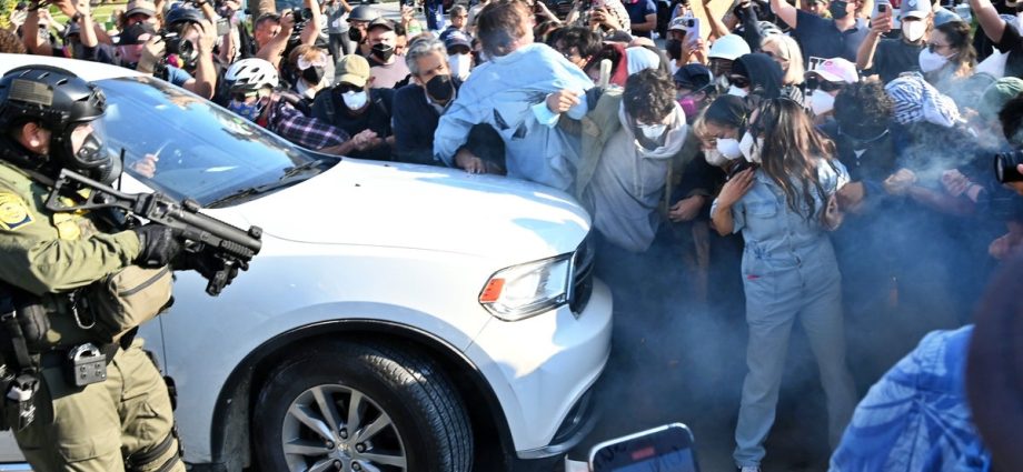 ice-plans-to-evacuate-chicago-area-facility-following-immigration-protests