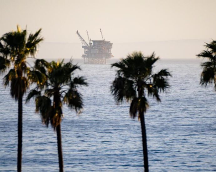 company-faces-criminal-charges-as-it-seeks-to-restart-california-offshore-oil-operation