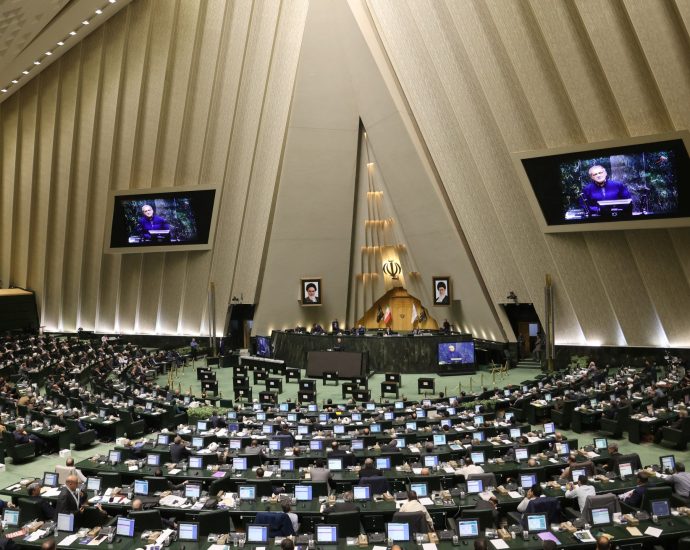 hardline-lawmakers-demand-nuclear-bomb-as-iran-braces-for-un-sanctions