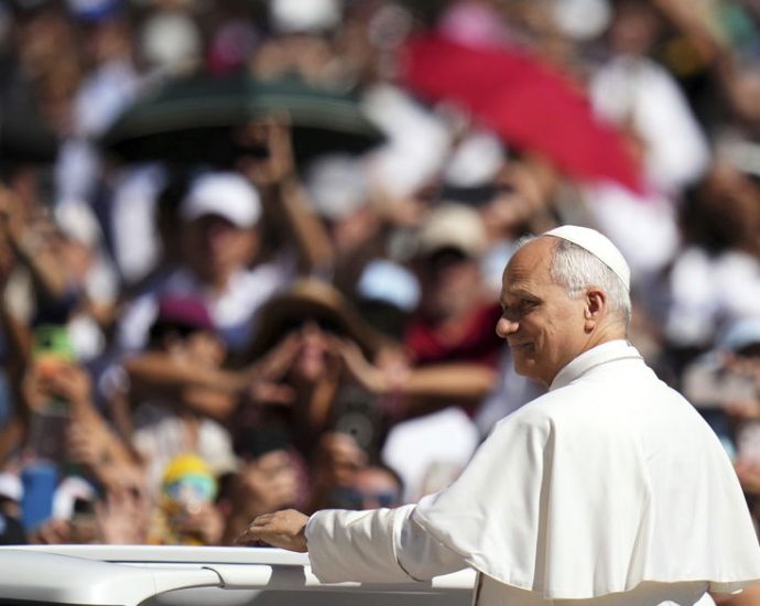 ‘what’s-that-about?’:-pope-leo-takes-on-ceo-pay