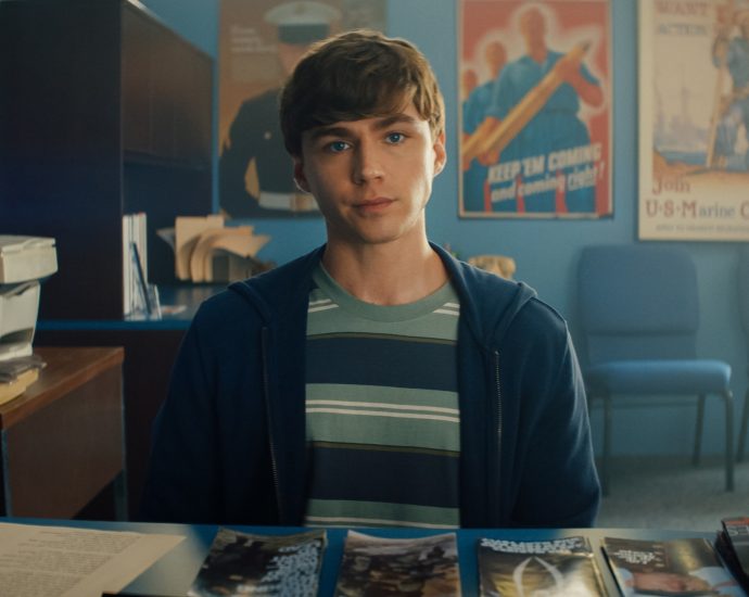 netflix-drops-first-trailer-for-‘boots’,-a-gritty-and-queer-coming-of-age-story