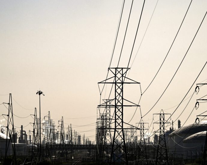 senate-democrats-blame-the-traitor’s-assault-on-clean-energy-for-high-electricity-prices