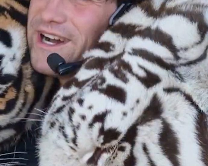 joe-exotic-reacts-to-oklahoma-tiger-handler’s-death