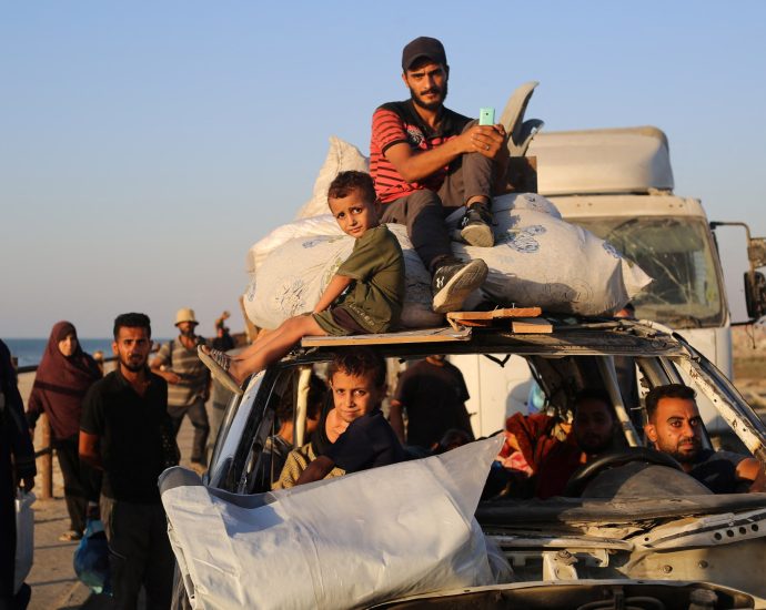 israel-escalates-bombardment-as-tanks-push-deep-into-gaza-city