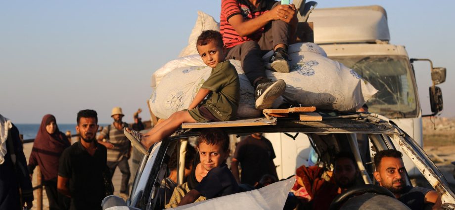 israel-escalates-bombardment-as-tanks-push-deep-into-gaza-city