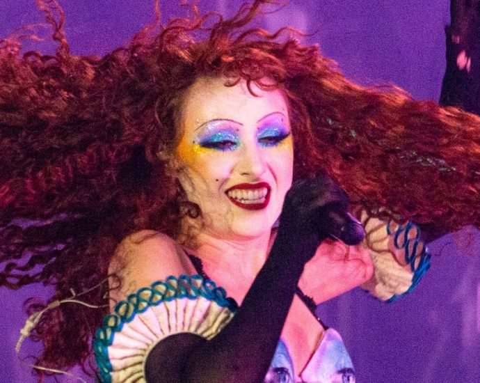chappell-roan-shocks-herself-on-stage-when-she-realizes-exactly-what-she’s-wearing