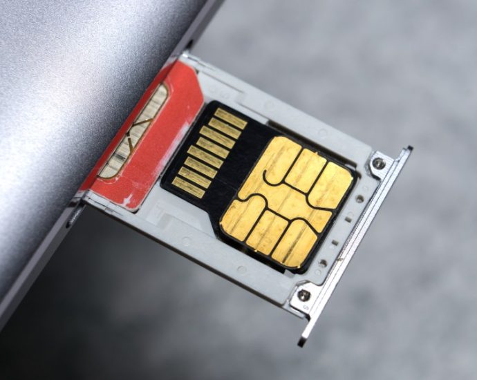 sim-farm-bust-near-un-posed-major-threat-to-nyc-cell-towers:-analyst