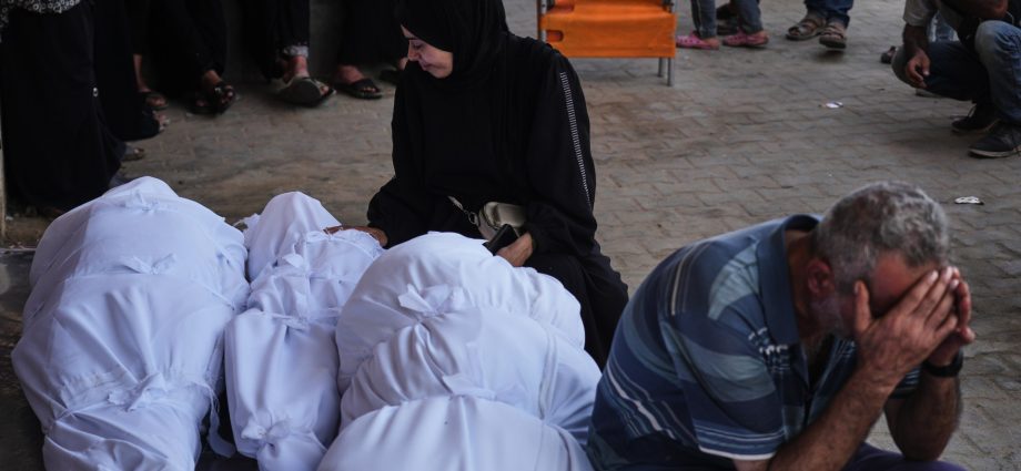 israel-kills-85-people-in-gaza-despite-calls-for-truce-from-world-leaders