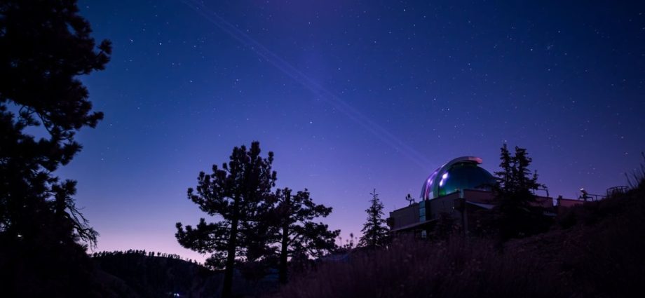 Psyche asteroid probe uses lasers to phone home from 218 million miles away