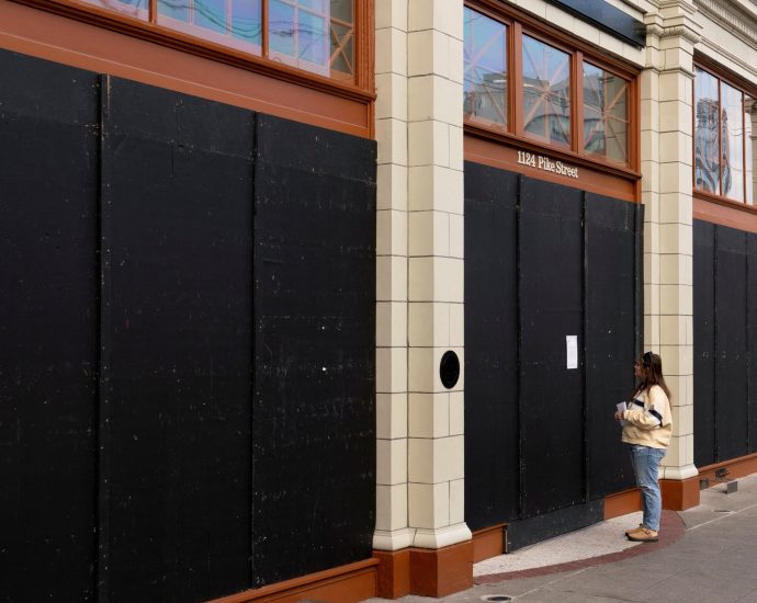 starbucks-to-close-underperforming-stores-in-restructuring-efforts