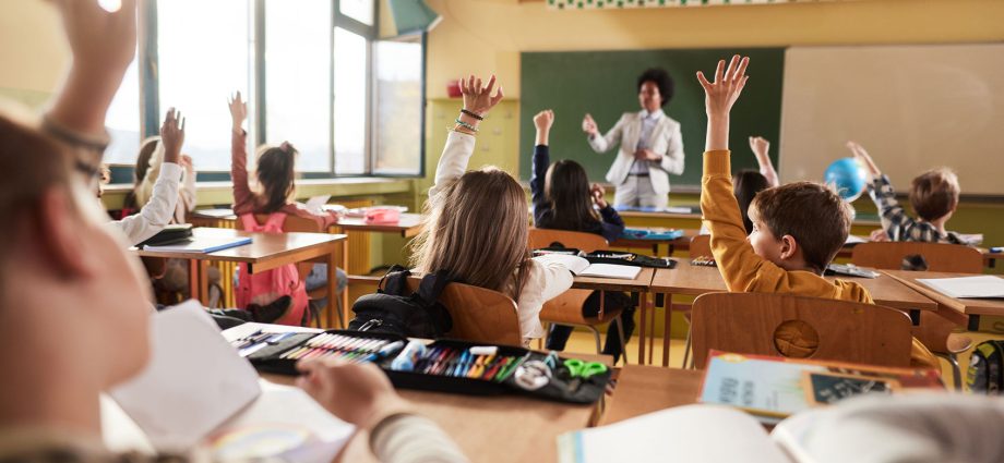 oklahoma-education-chief-abruptly-quits-to-join-group-planning-to-“destroy”-teachers’-unions