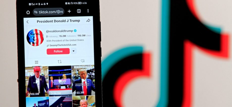 The Traitor wants to give TikTok to his friends