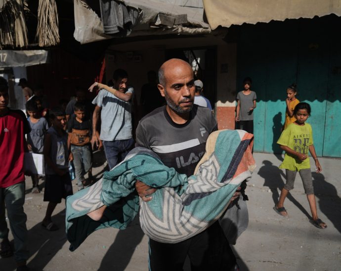 live:-israel-kills-at-least-10-palestinians-as-gaza-attacks-resume