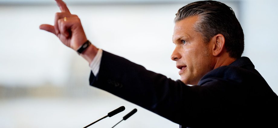 hegseth-calls-hundreds-of-generals-to-quantico,-but-no-one-is-saying-why