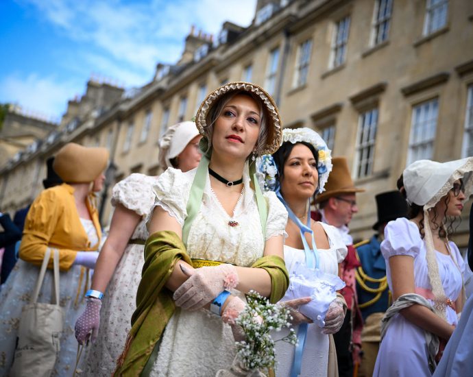 pride-but-no-prejudice:-uk.-celebrates-jane-austen’s-250th-anniversary