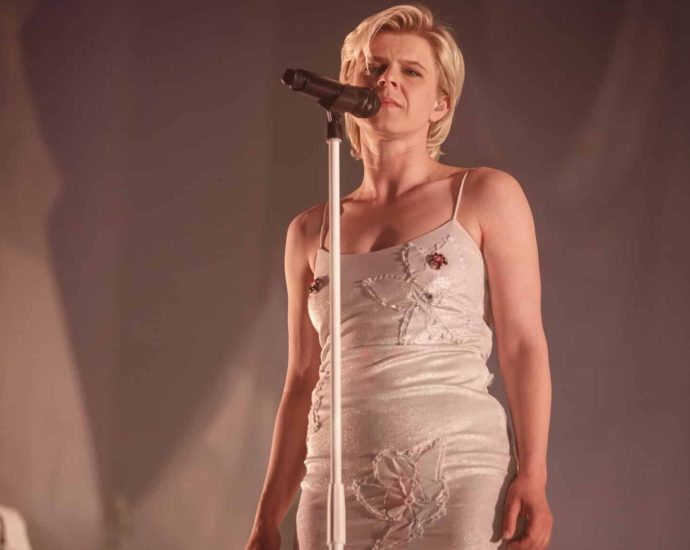 robyn-sparks-album-buzz-with-surprise-appearances-and-studio-hints