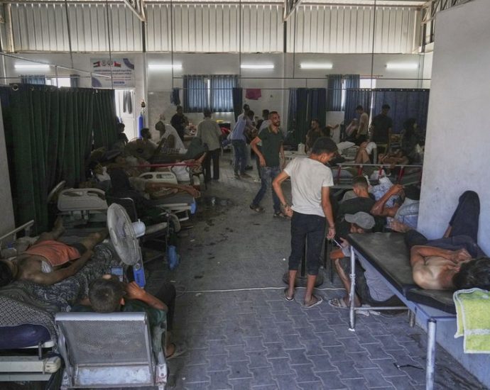 inside-gaza-city’s-main-hospital
