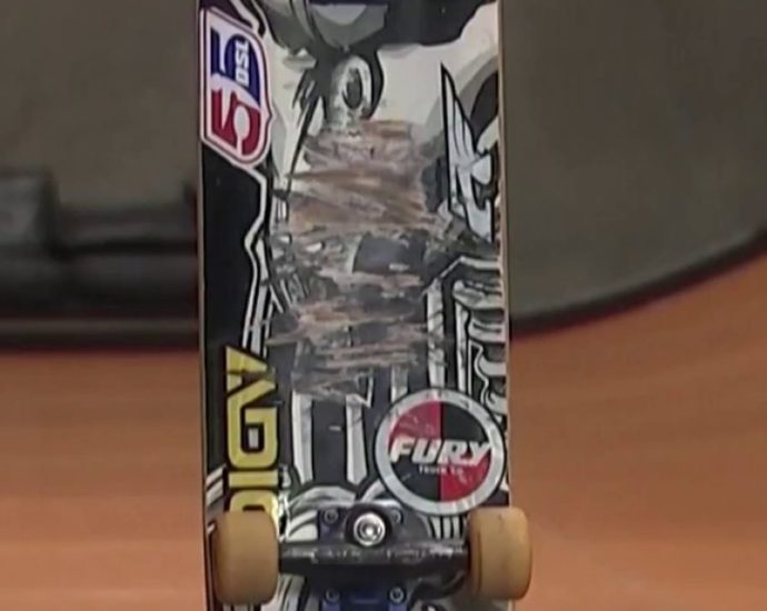 tony-hawk’s-‘900’-x-games-skateboard-sells-for-$1.15m