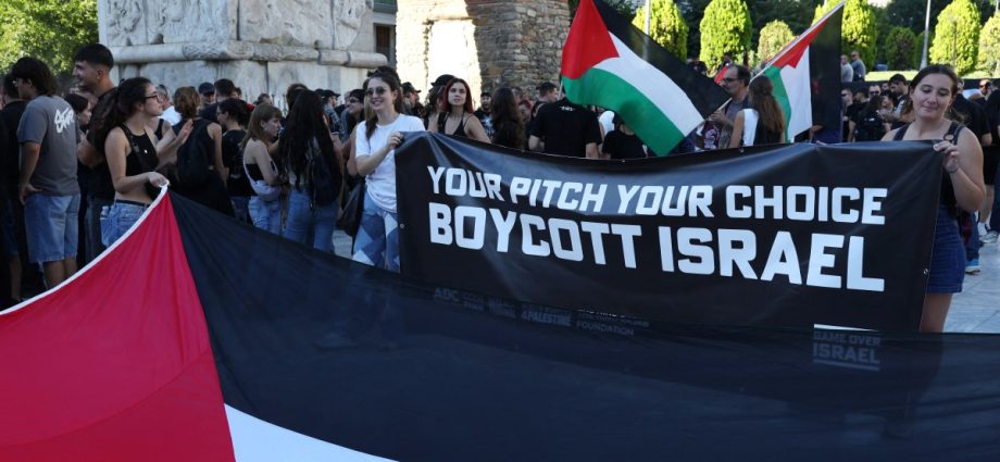 turkiye,-group-of-athletes-call-on-fifa,-uefa-to-ban-israel’s-football-team