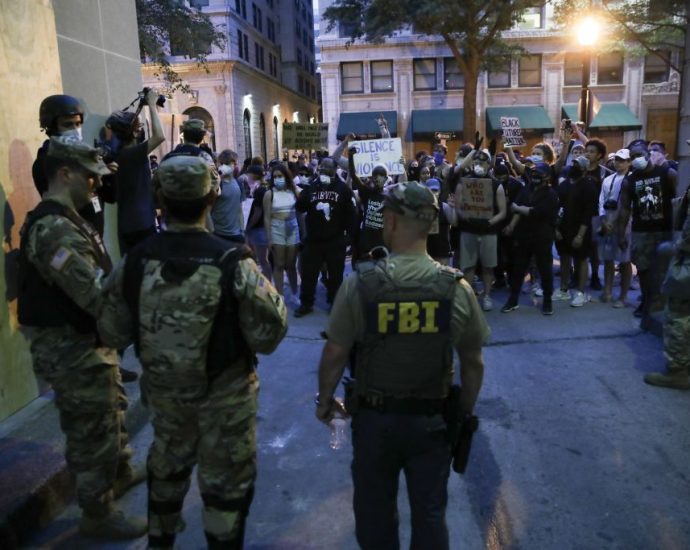 kneel,-and-you’re-out:-fbi-fires-agents-in-2020-protest-picture