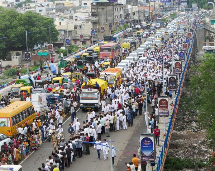 at-least-31-dead,-over-50-injured-at-indian-actor-politician-vijay’s-rally