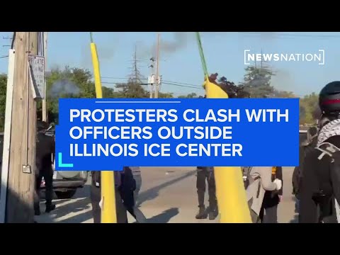 protesters-clash-with-officers-outside-illinois-ice-center