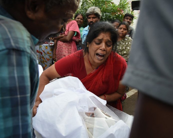 crowd-crush-at-political-rally-in-southern-india-kills-39-people