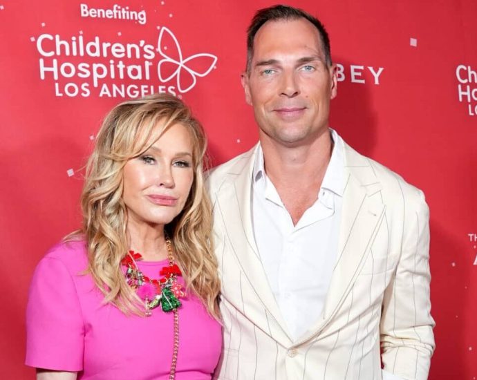 kathy-hilton-and-the-abbey-bring-holiday-magic-to-west-hollywood’s-‘christmas-in-september’