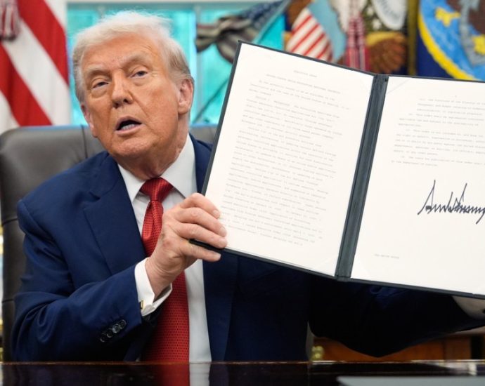 the-traitor-signs-executive-order-on-tiktok-deal