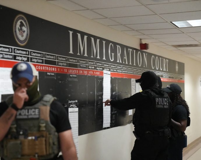 ice-just-detained-the-superintendent-of-iowa’s-largest-school-district