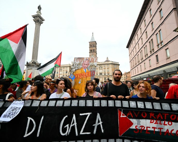 the-italian-people-made-us-smile-in-gaza
