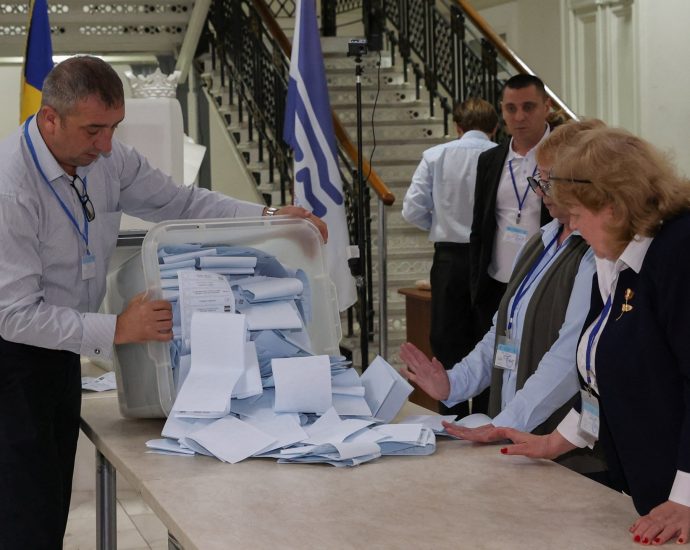 moldova’s-pro-eu-party-takes-lead-in-election-as-vote-counting-under-way