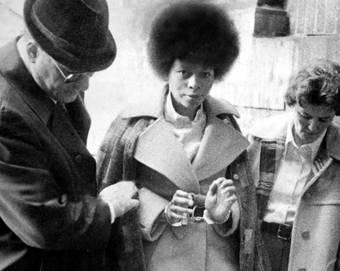 black-liberation-activist-assata-shakur-dies-at-78-in-cuba;-hear-her-read-1998-letter-to-pope