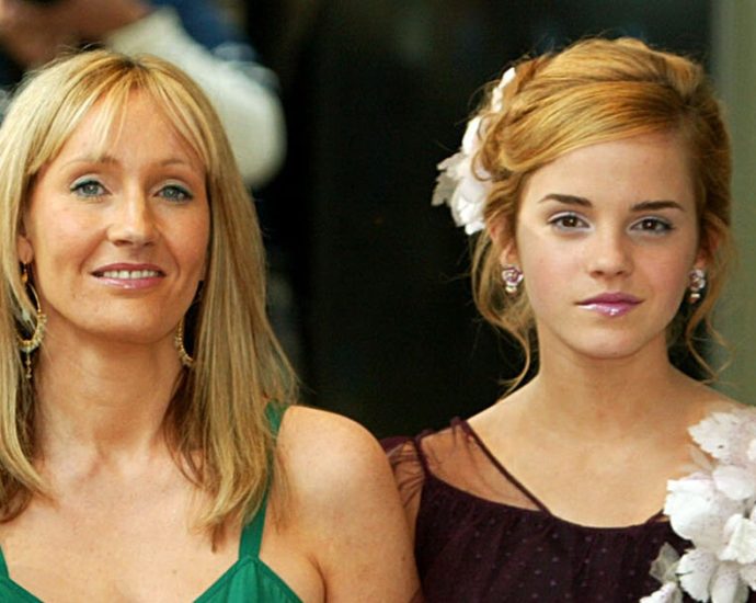 jk.-rowling-calls-emma-watson-‘ignorant’-in-scorched-earth-social-media-post