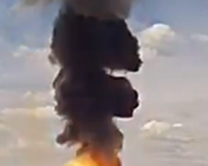 firefly-rocket-booster-explodes-in-testing-incident