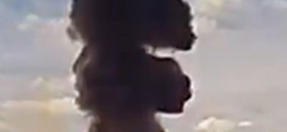 firefly-rocket-booster-explodes-in-testing-incident