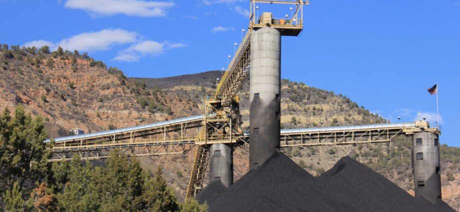 citing-‘ai-arms-race,’-the-traitor-administration-announces-efforts-to-rekindle-us-coal-industry