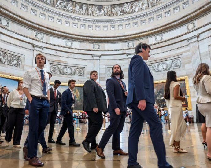 both-sides-dig-in-ahead-of-threatened-government-shutdown